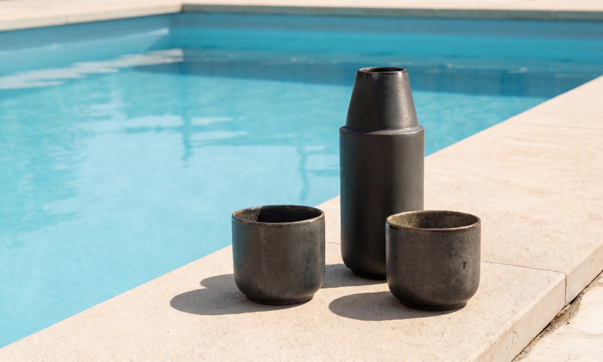 Handgemachte Keramik aus Portugal – Karaffe und Becher