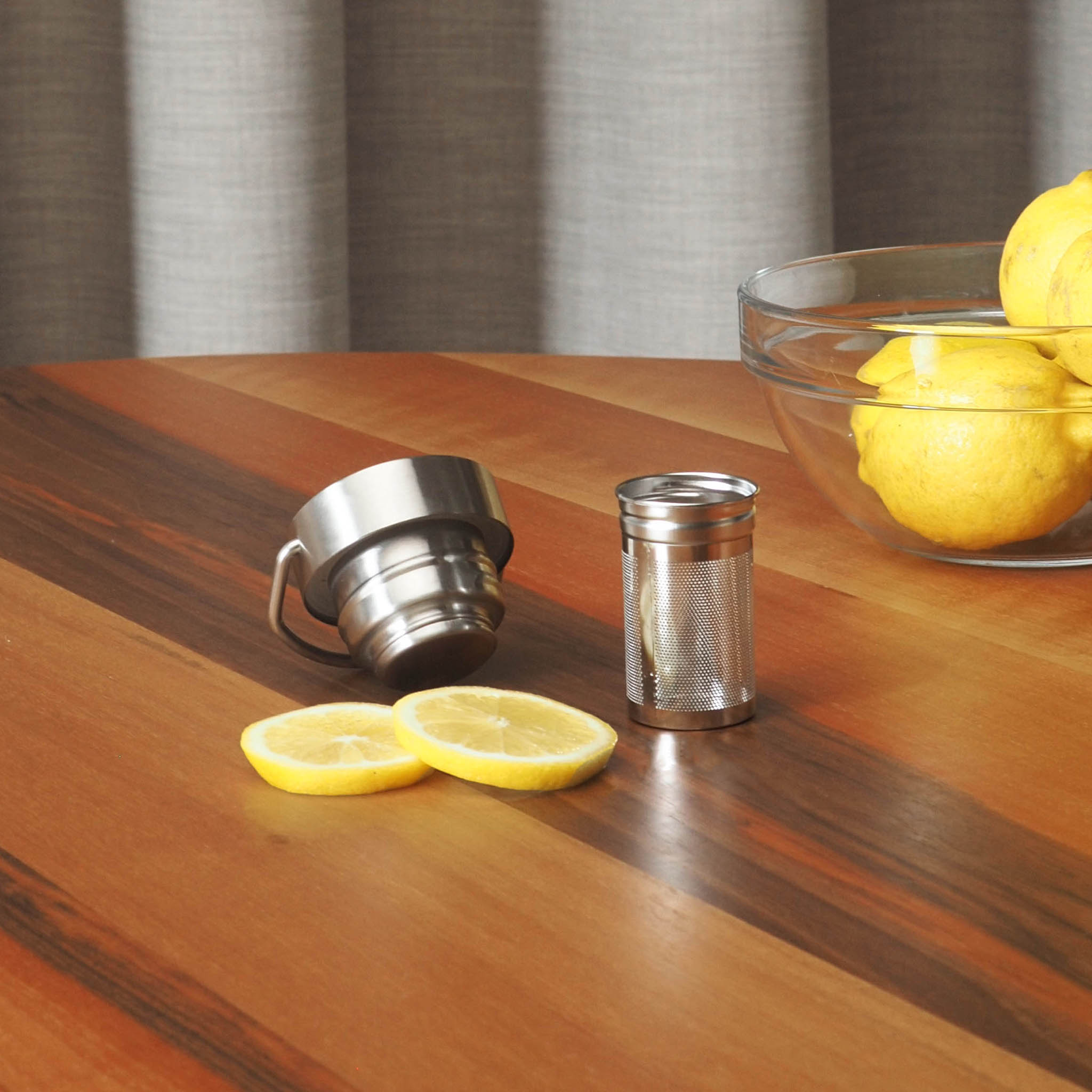 Salty Mind Trinkflasche mit Teesieb und Zitrone